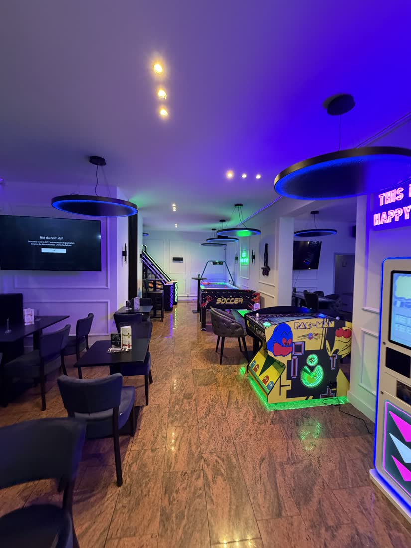 Arcade-Bereich im Replay mit Automaten